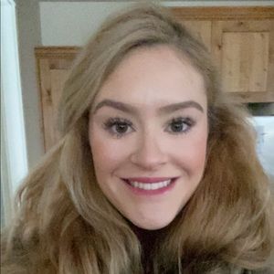 Meet your Posher, Ava